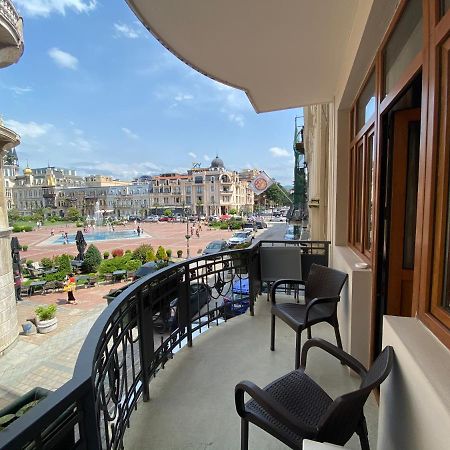 بيت ضيافة أون يوروب سكوير باتومي المظهر الخارجي الصورة