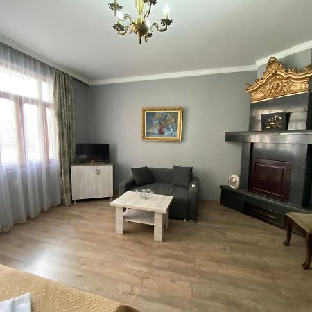 بيت ضيافة أون يوروب سكوير باتومي المظهر الخارجي الصورة